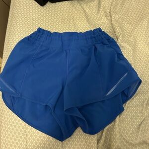 LULU HOTTY HOT HIGH-RISE SHORT 2.5 size 8